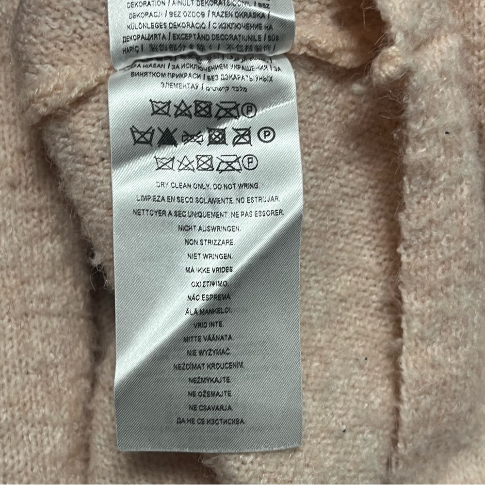 GUESS off shoulder cozy fuzzy sweater Womens size small - Picture 9 of 9